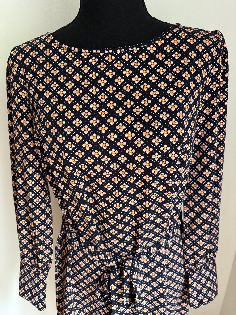 PERFECT ANN TAYLOR LOFT long sleeve dress flower design shaping darts MP - Picture 2 of 3